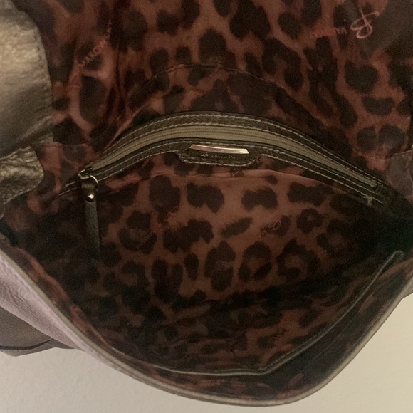 Silver leather B. Makowsky purse - Picture 4 of 5